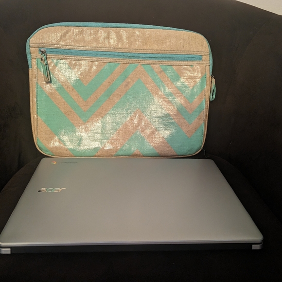 Chevron print Laptop/Chromebook sleeve case. - Picture 9 of 10